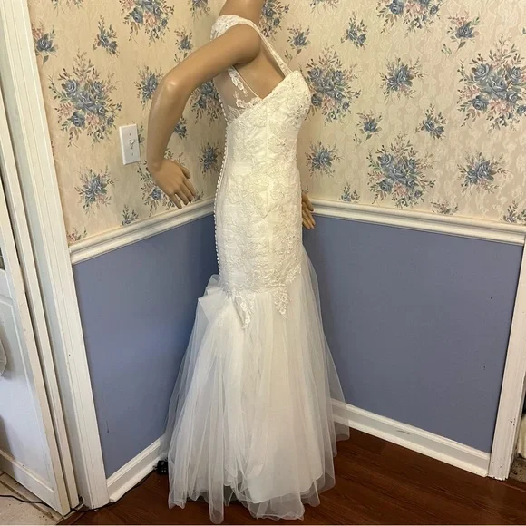 DAVID'S BRIDAL COLLECTION ivory tulle trumpet w/illusion back wedding dress DAVID'S BRIDAL COLLECTION ivory tulle trumpet w/illusion back wedding dress